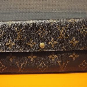 Louis Vuitton Classic Sarah Wallet